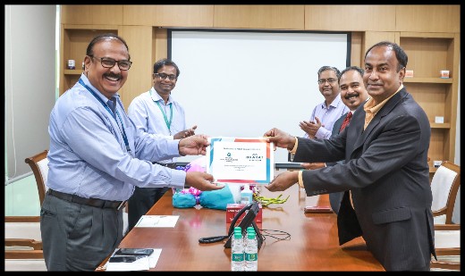 You are currently viewing Indian Immunologicals hands over first batch of COVAXIN Drug Substance to Bharat Biotech in Record Time