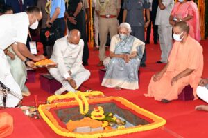 Read more about the article President of India lays the foundation stone for the Mahayogi Guru Gorakhnath Ayush Vishwavidyalaya at gorakhpur