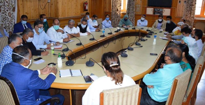 You are currently viewing Div Com Kashmir holds meeting with Principals of various institutions;  Discusses participation of students, teachers to witness Air Show at SKICC