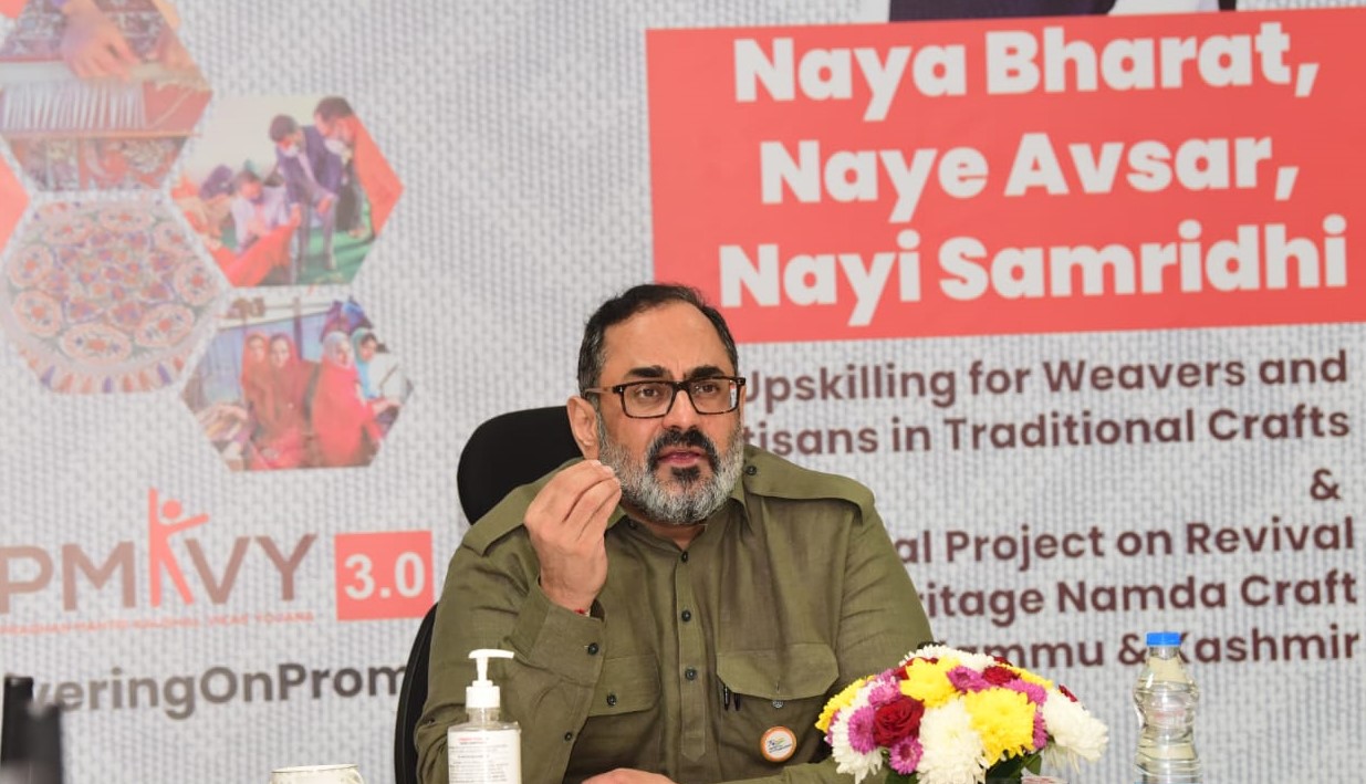 You are currently viewing MSDE launches pilot projects to revive and catalyze the traditional Namda Craft and upskill the Artisans and Weavers of Kashmir