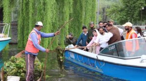 Read more about the article ATHWAS: Principal Commissioner of Income Tax, J&K initiates cleanliness drive of Dal Lake on 11th day