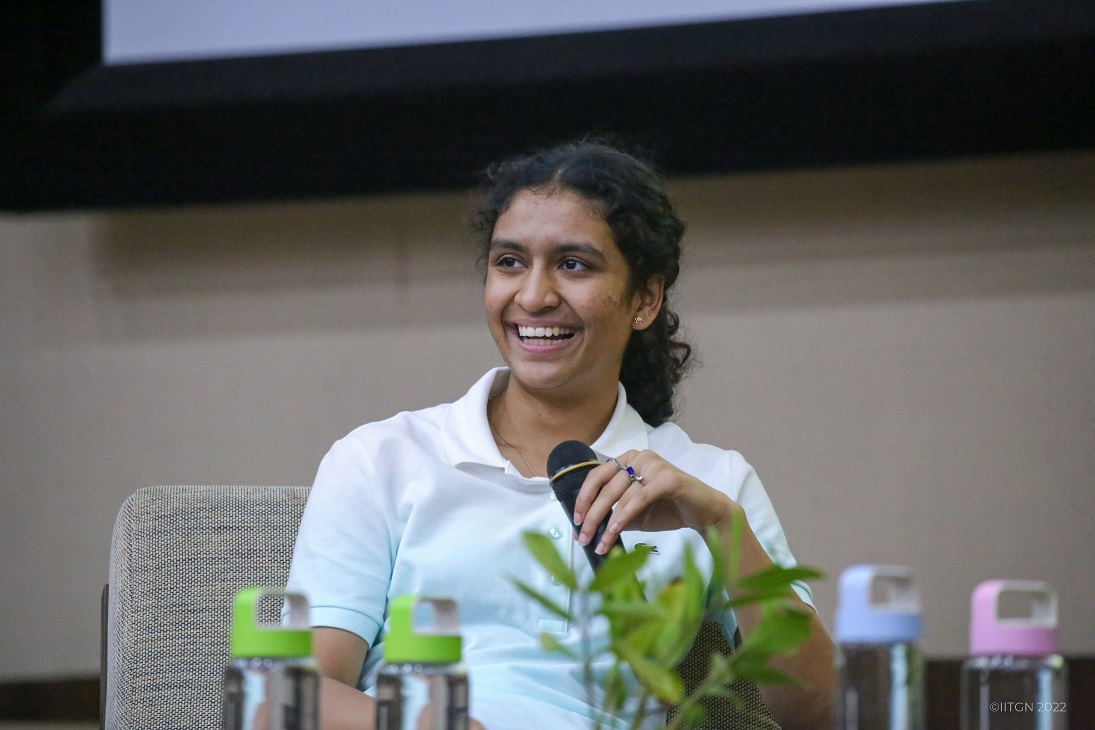 You are currently viewing World no 1 girls junior badminton player Ms Tansim Mir spent a day at IIT Gandhinagar –  Exhorts students to pursue their dreams