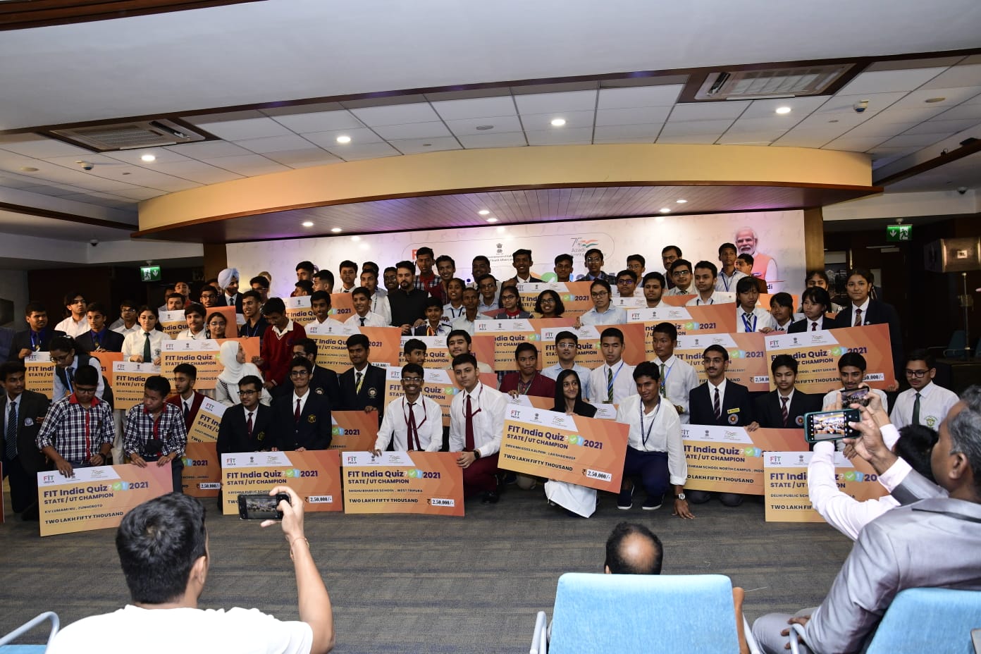 You are currently viewing Union Sports Minister Anurag Thakur felicitates State-Level Winners of Fit India Quiz in Mumbai