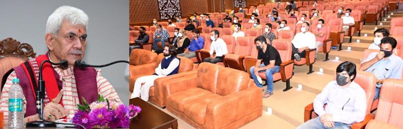 You are currently viewing Delegation of JKAS aspirants calls on Lt Governor