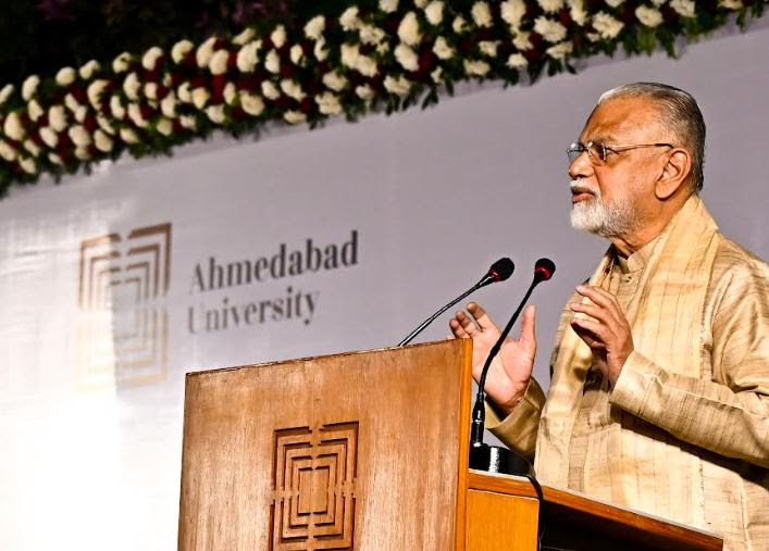 You are currently viewing Padma Bhushan Dr Koppillil Radhakrishnan Calls Upon Ahmedabad University’s Class of 2022 to Leave a Legacy Behind and Make a Difference to Society