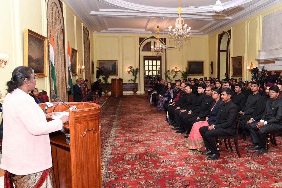 You are currently viewing Probationers of the Indian Forest Service called on President Droupadi Murmu at Rashtrapati Bhavan today
