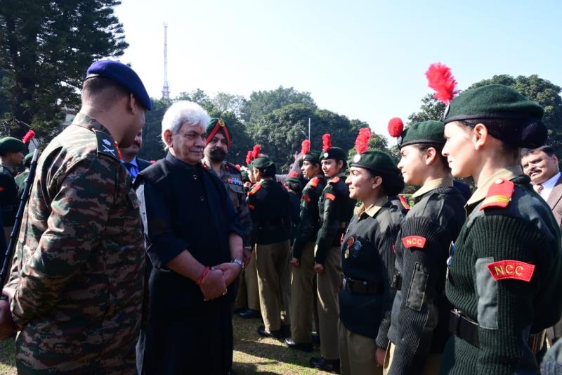 You are currently viewing Lt Governor interacts with NCC cadets at Raj Bhawan