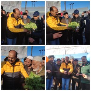 Read more about the article Director Agri inaugurates distribution of Vegetable Seedlings raised under Hi-tech polyhouses