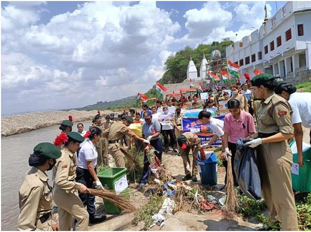 You are currently viewing NCC cadets of GCW Parade conduct cleanliness drive on Tawi banks