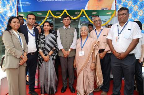 You are currently viewing Minister Dr Mansukh Mandaviya visits Jan Aushadhi Kendra at Panjim, Goa