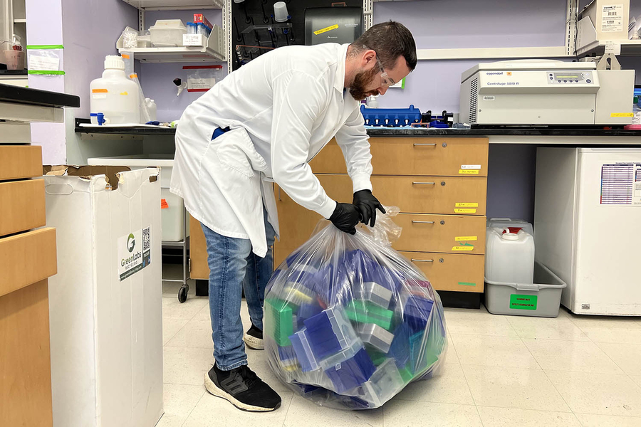 You are currently viewing With sustainability in mind, MIT’s EHS Lab Plastics Recycling Program gathers clean plastics from 212 MIT labs, recycling some 280 pounds per week.